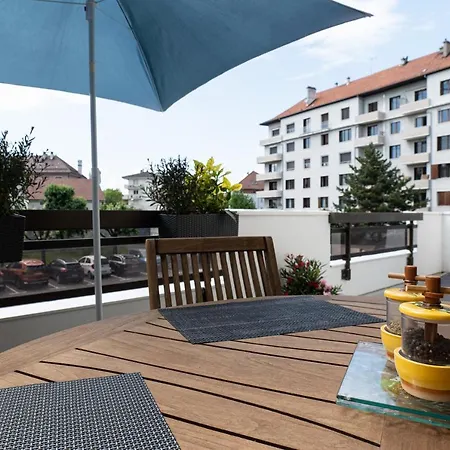 Black&brown : T2 Avec Terrasse Et Parking
